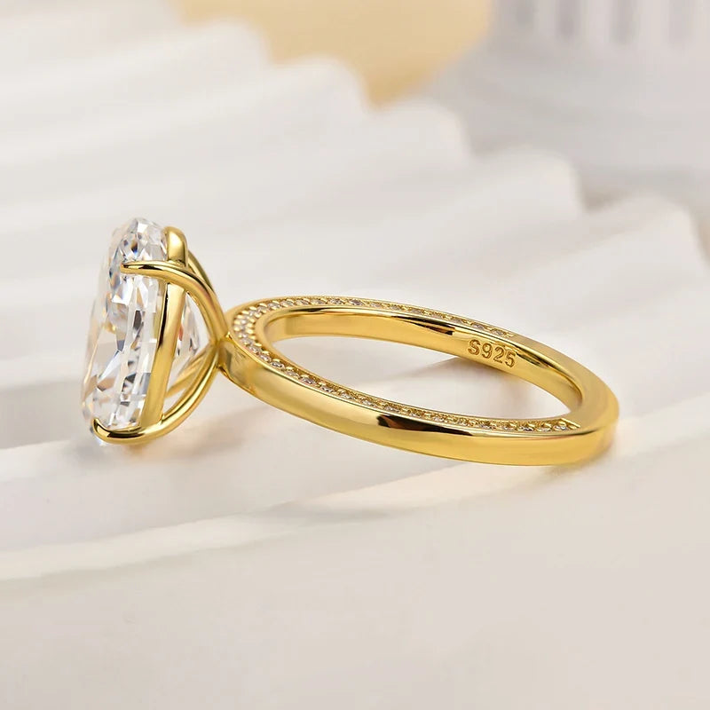 Luxury Oval Cut Engagement Ring
