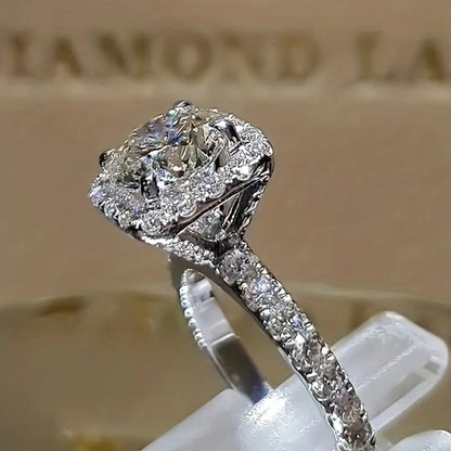 White Gold Charming Inlaid Zirconia Ring