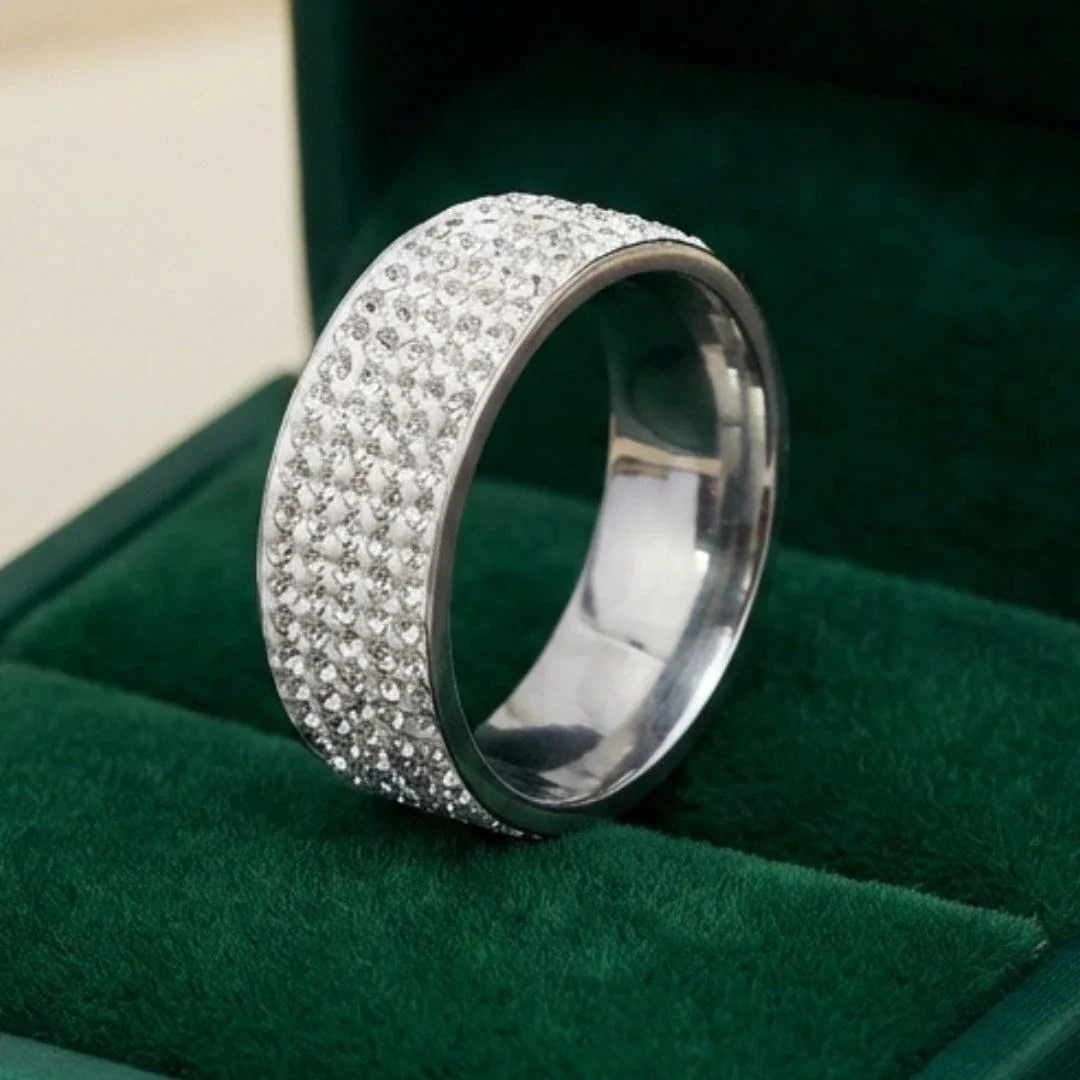 Pavelli Crystal Band Ring