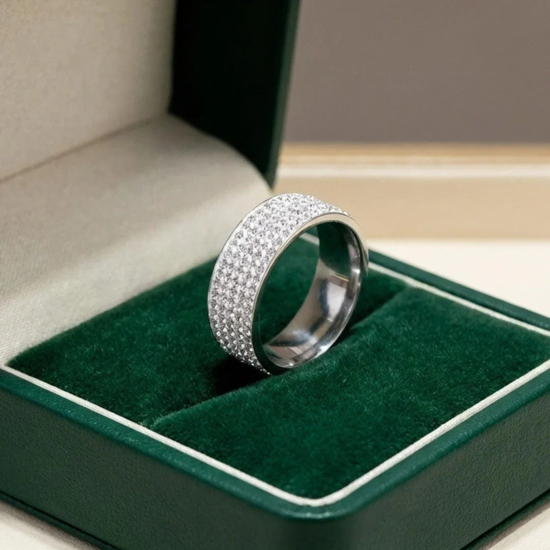 Pavelli Crystal Band Ring