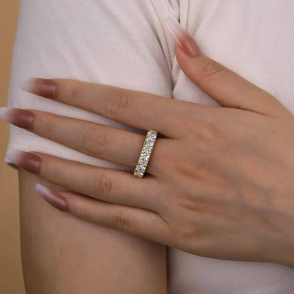 Luxury Eternity Round Cut Wedding Ban