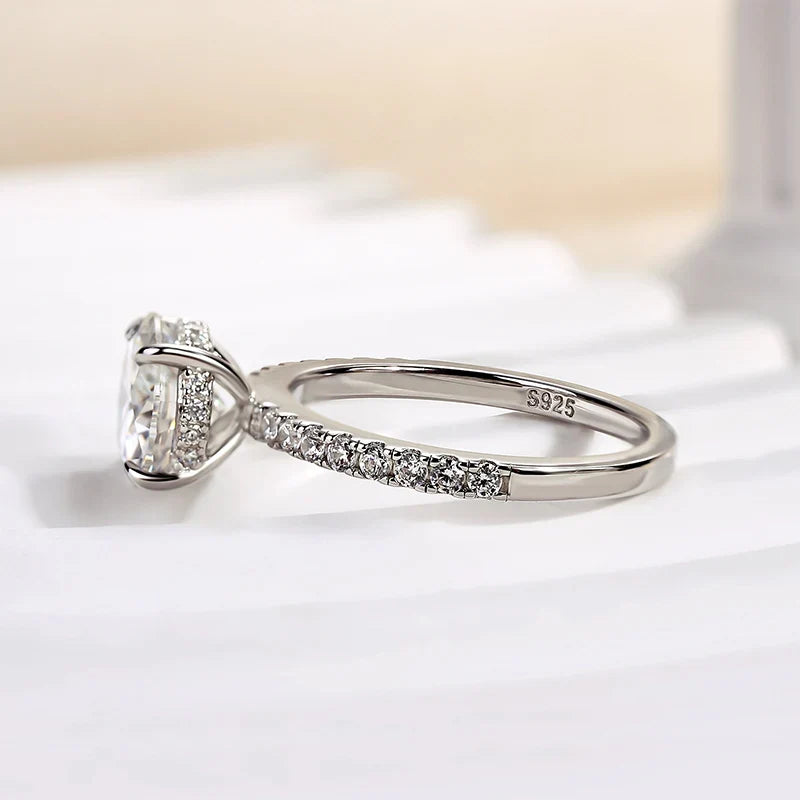 Round Cut Halo Engagement Ring