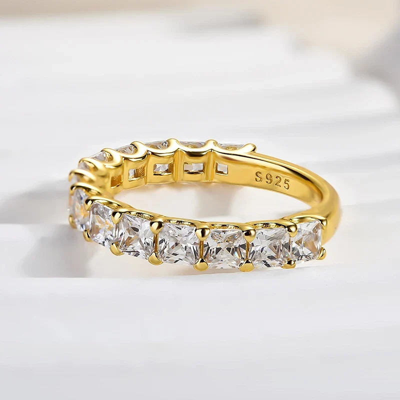 Gorgeous Radiant Cut Women's Wedding Ring