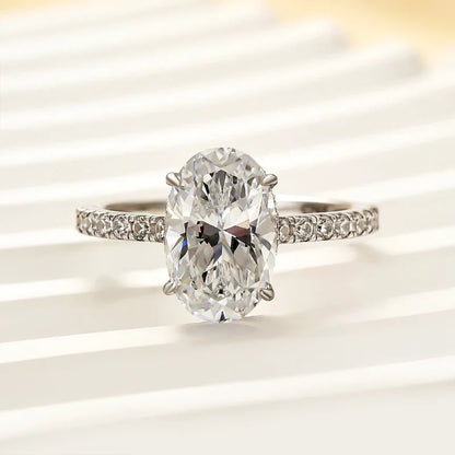 Attractive Oval Cut Engagement Ring