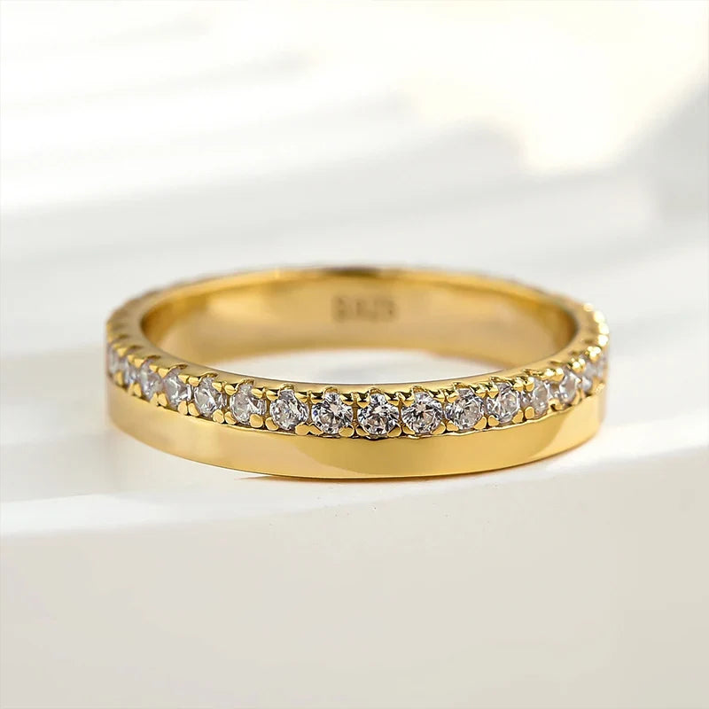 Fashion Yellow Gold Round Cut Wedding Band