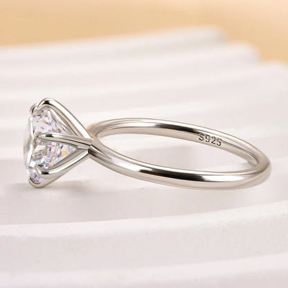 Round Cut Solitaire Engagement Rin