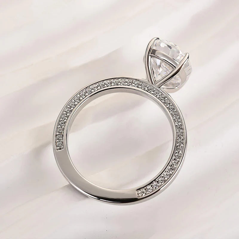 Luxury Oval Cut Engagement Ring