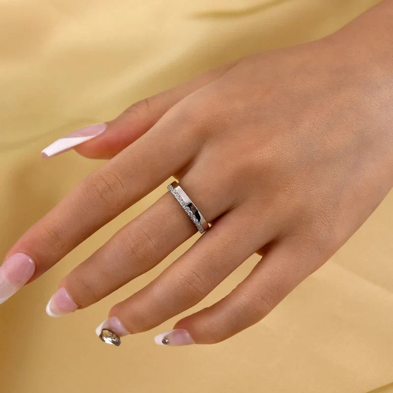 Fashion Yellow Gold Round Cut Wedding Band