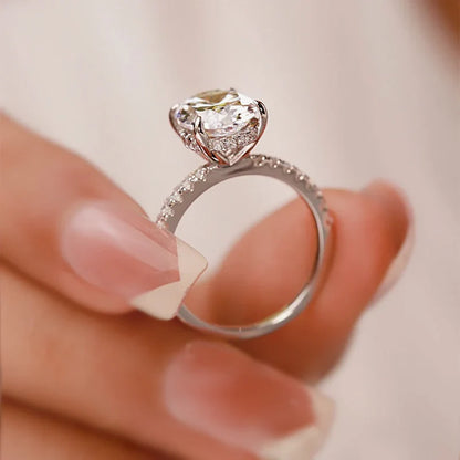 Oval Cut Engagement Ring