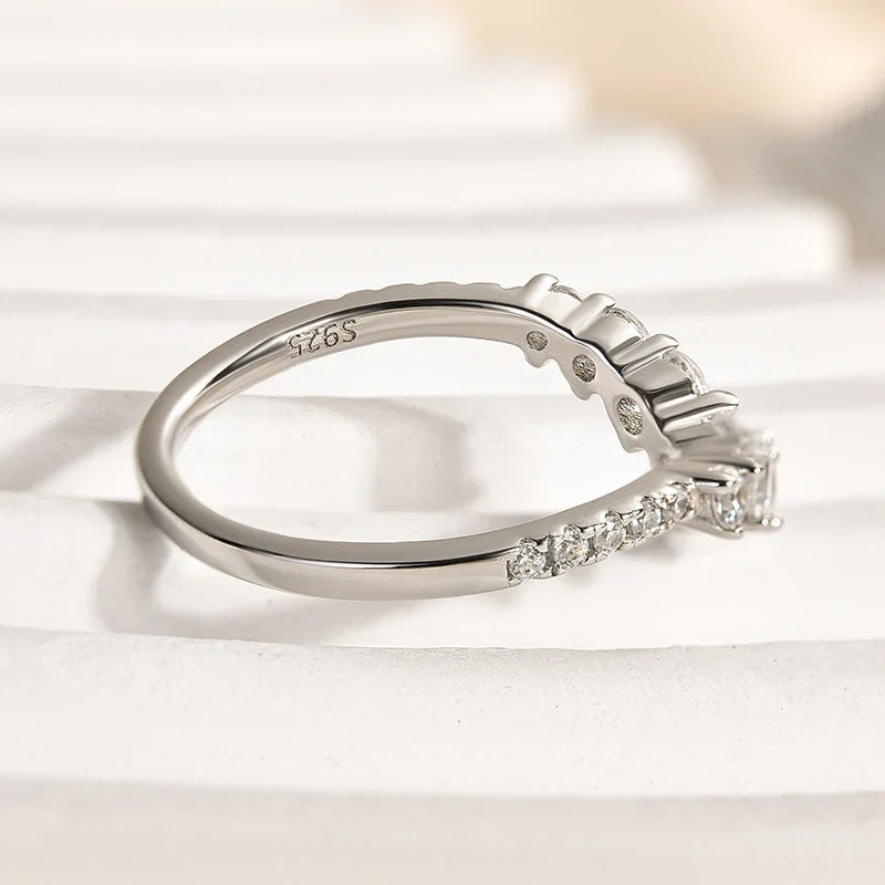 Round Cut Curved Design Thin Wedding Ring