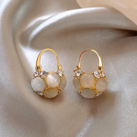 Pearl earrings with crystals in gold